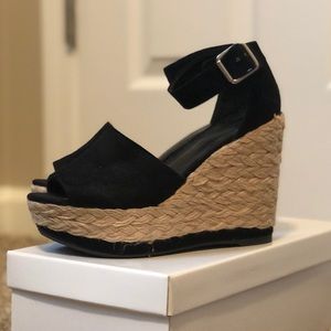 Women’s Size 6M Black Suede Platform Wedge Sandle